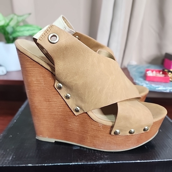 Charlotte Russe Wedges. Size 8 - Picture 1 of 4